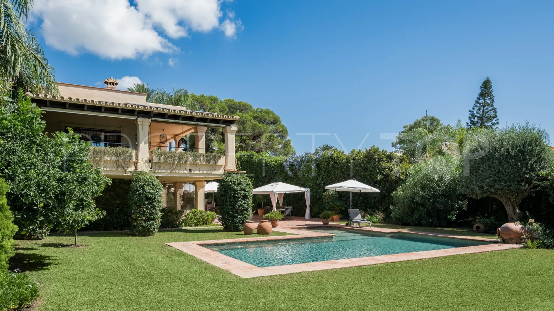 Casa en venta de 6 dormitorios en Los Monteros