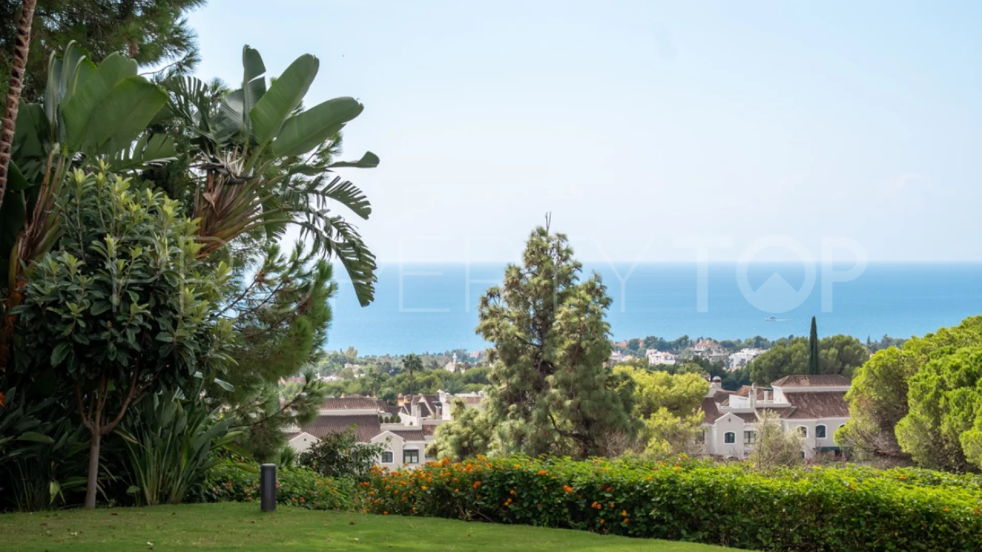 Town house in Sierra Blanca for sale