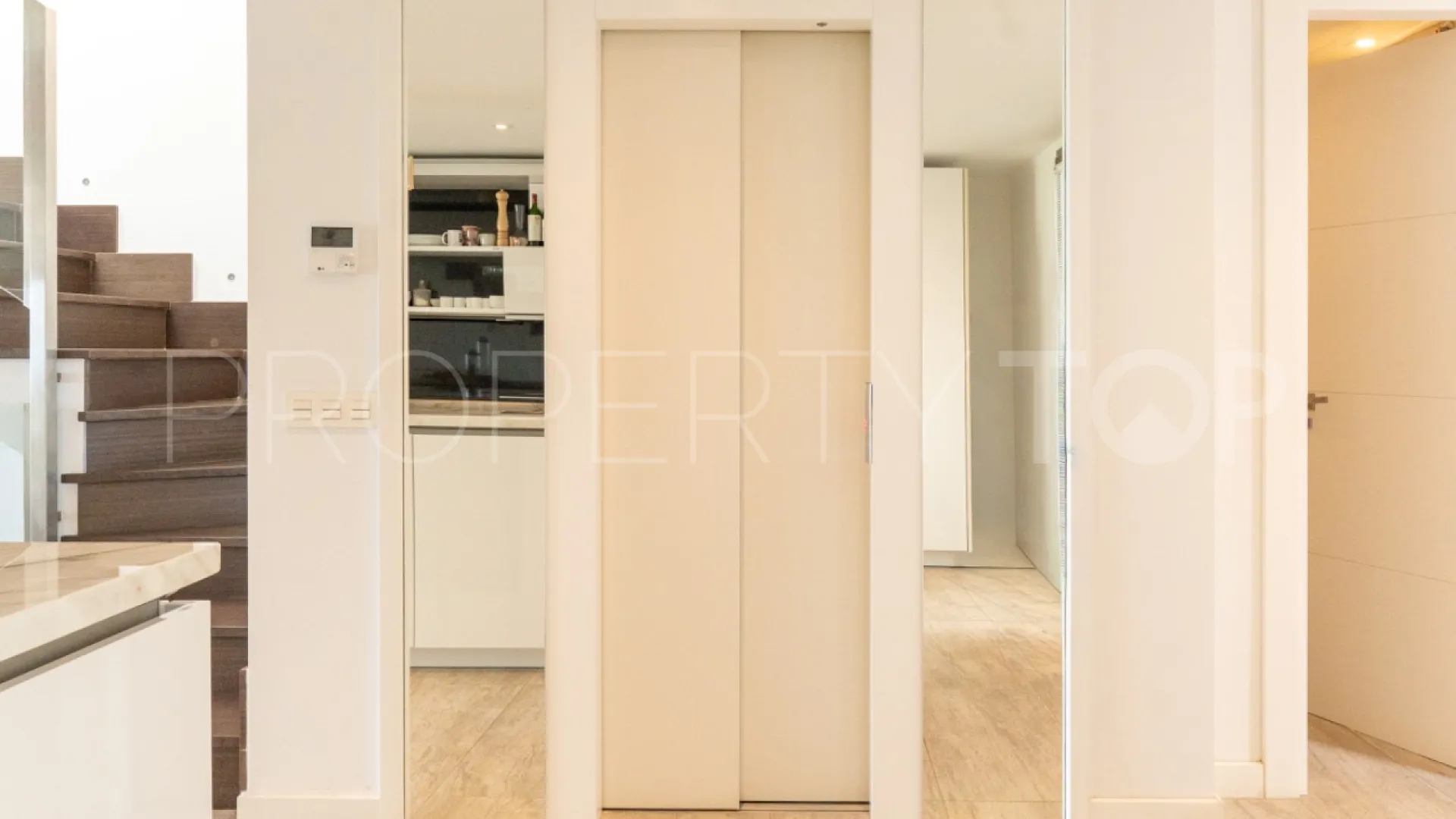 Town house in Sierra Blanca for sale