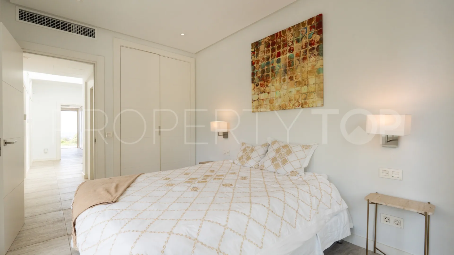 Town house in Sierra Blanca for sale