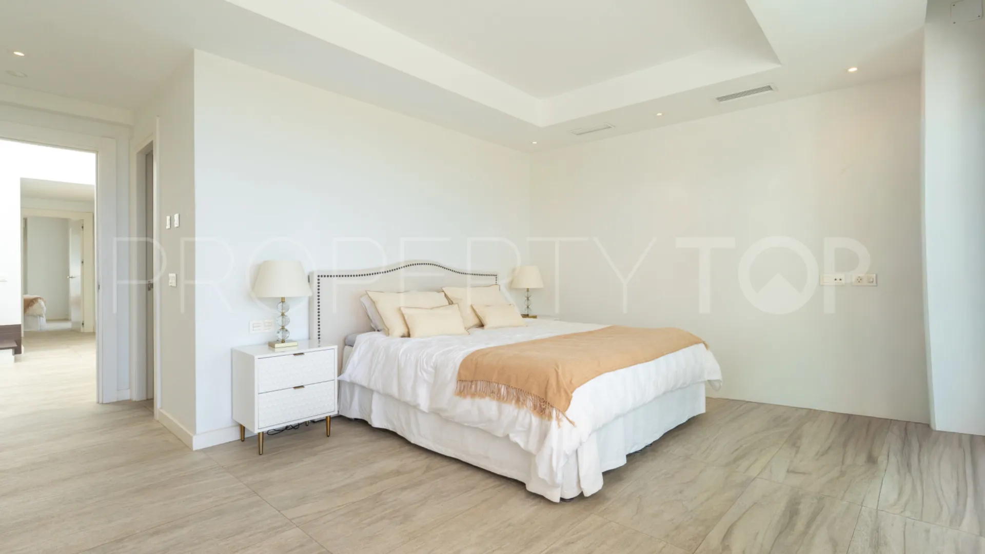 Town house in Sierra Blanca for sale