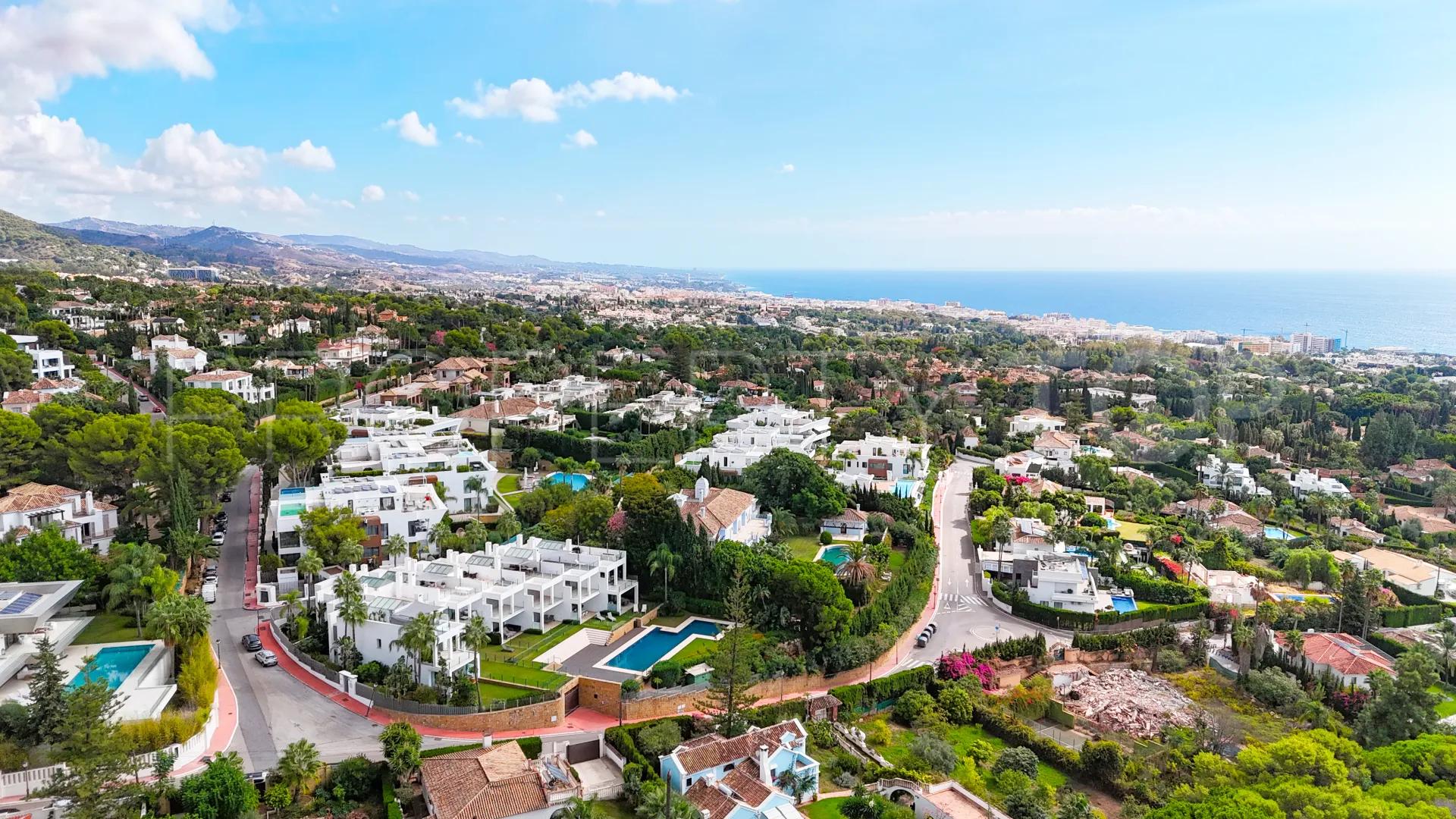 Town house in Sierra Blanca for sale