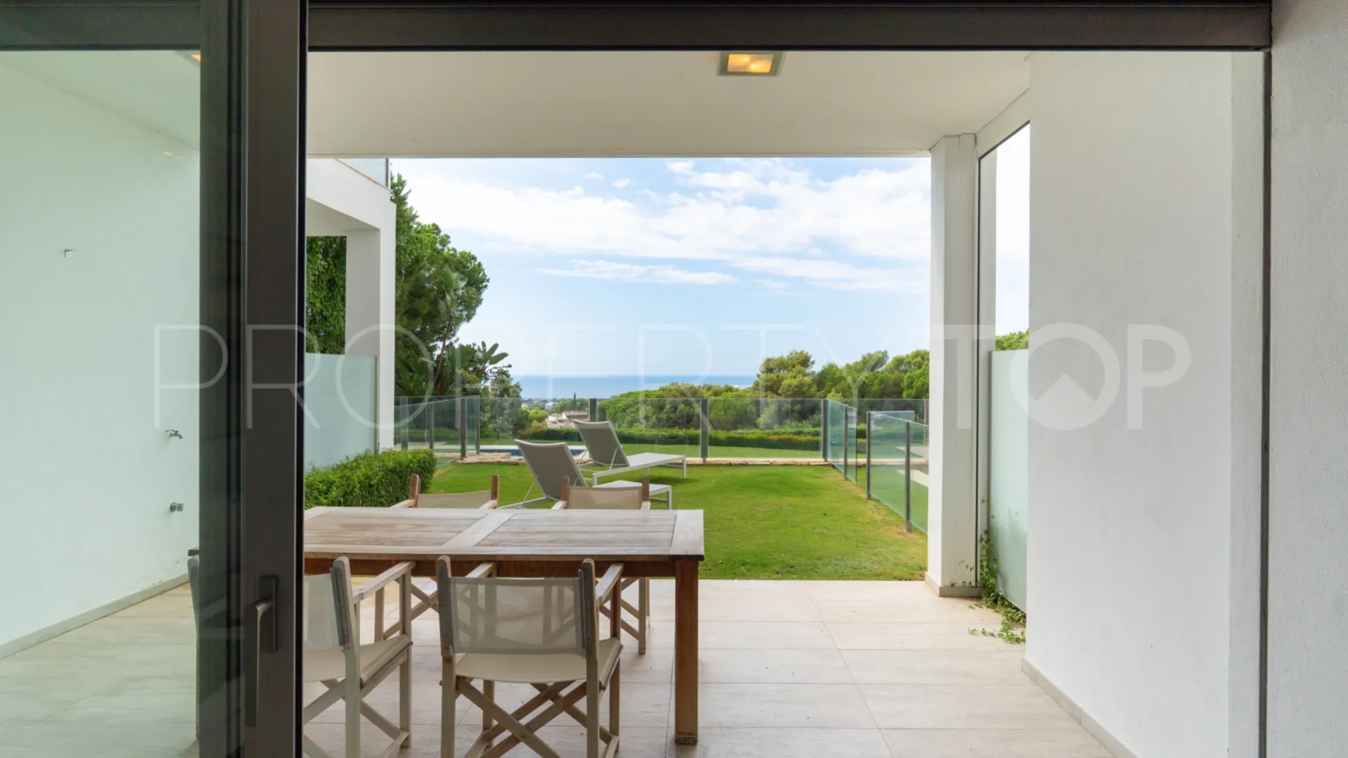 Town house in Sierra Blanca for sale