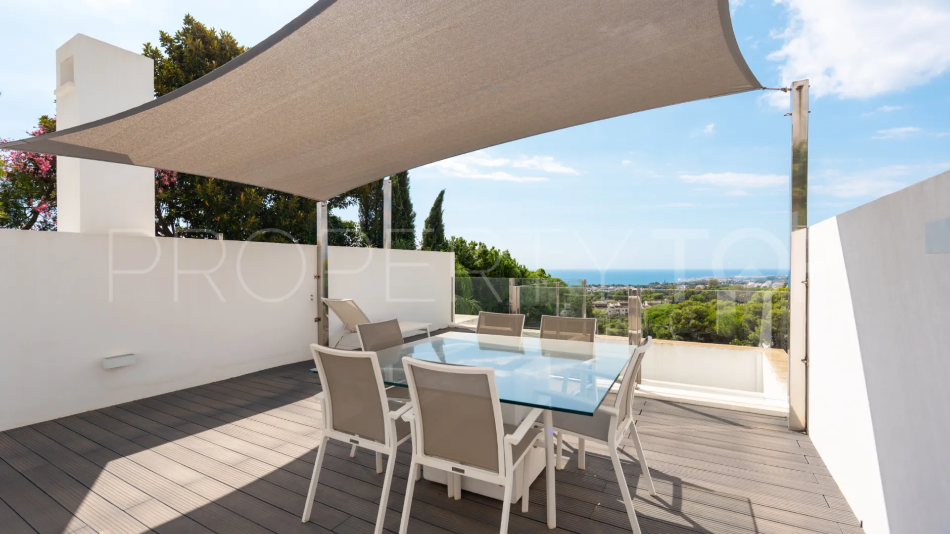 Town house in Sierra Blanca for sale