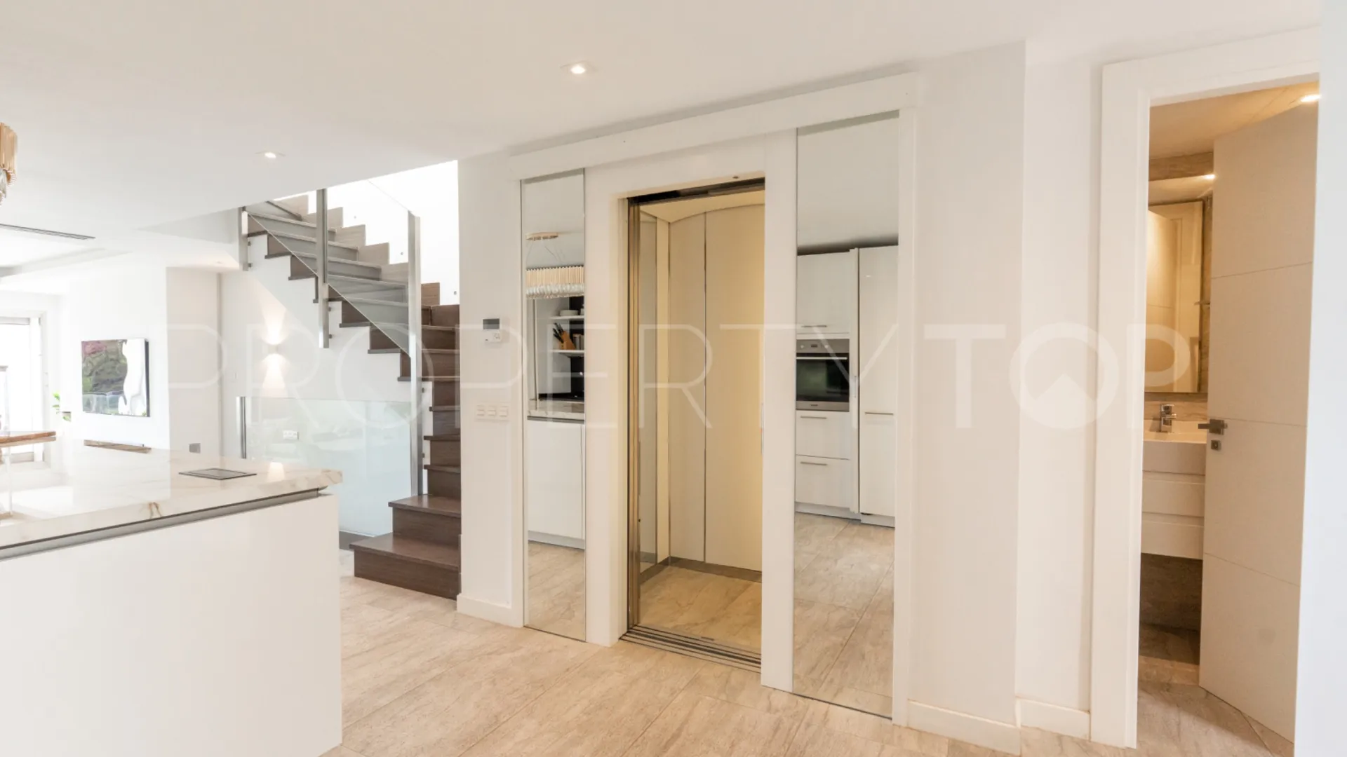 Town house in Sierra Blanca for sale