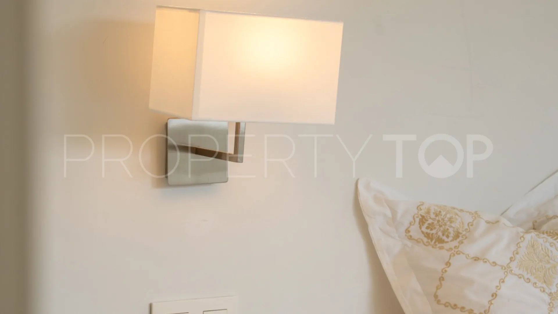 Town house in Sierra Blanca for sale