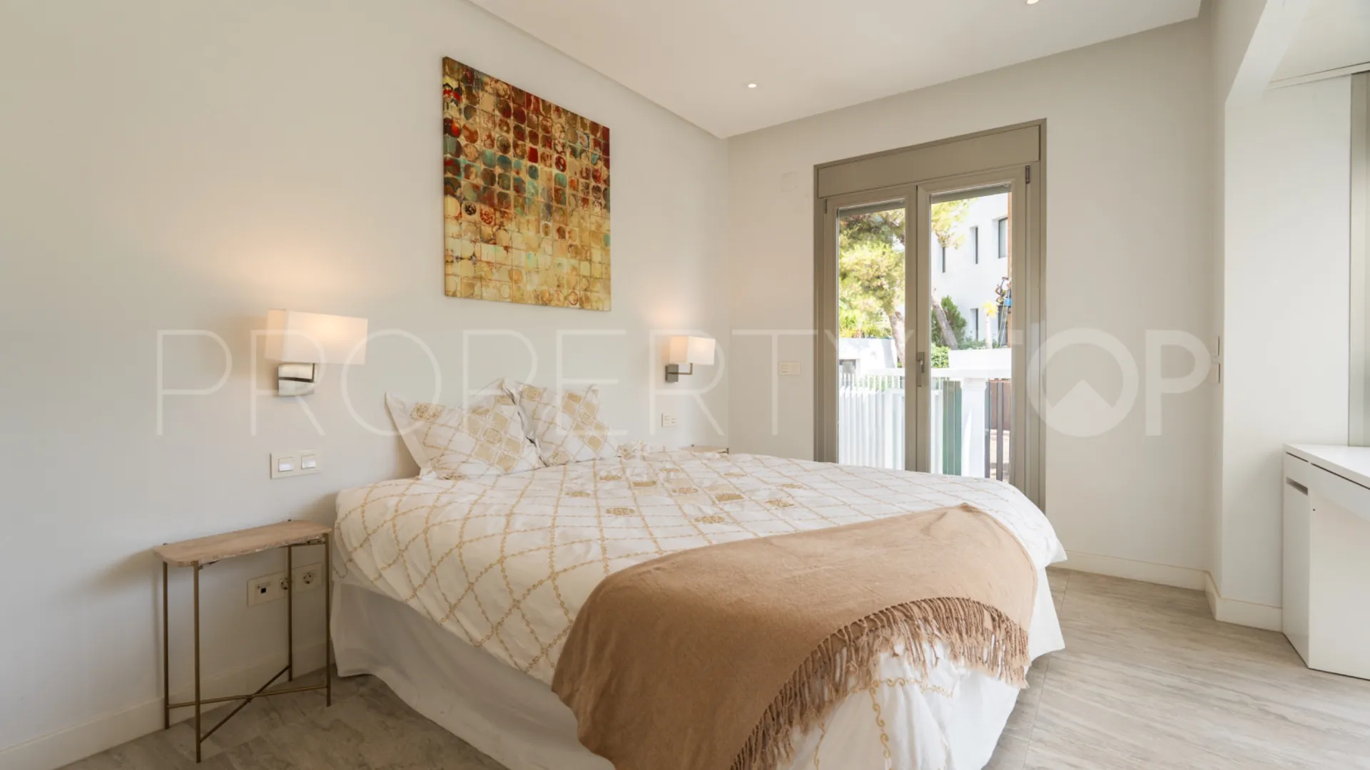 Town house in Sierra Blanca for sale