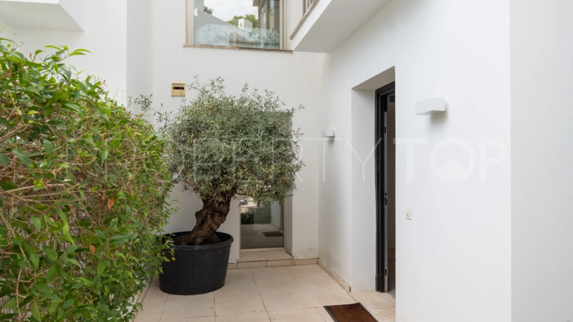 Town house in Sierra Blanca for sale
