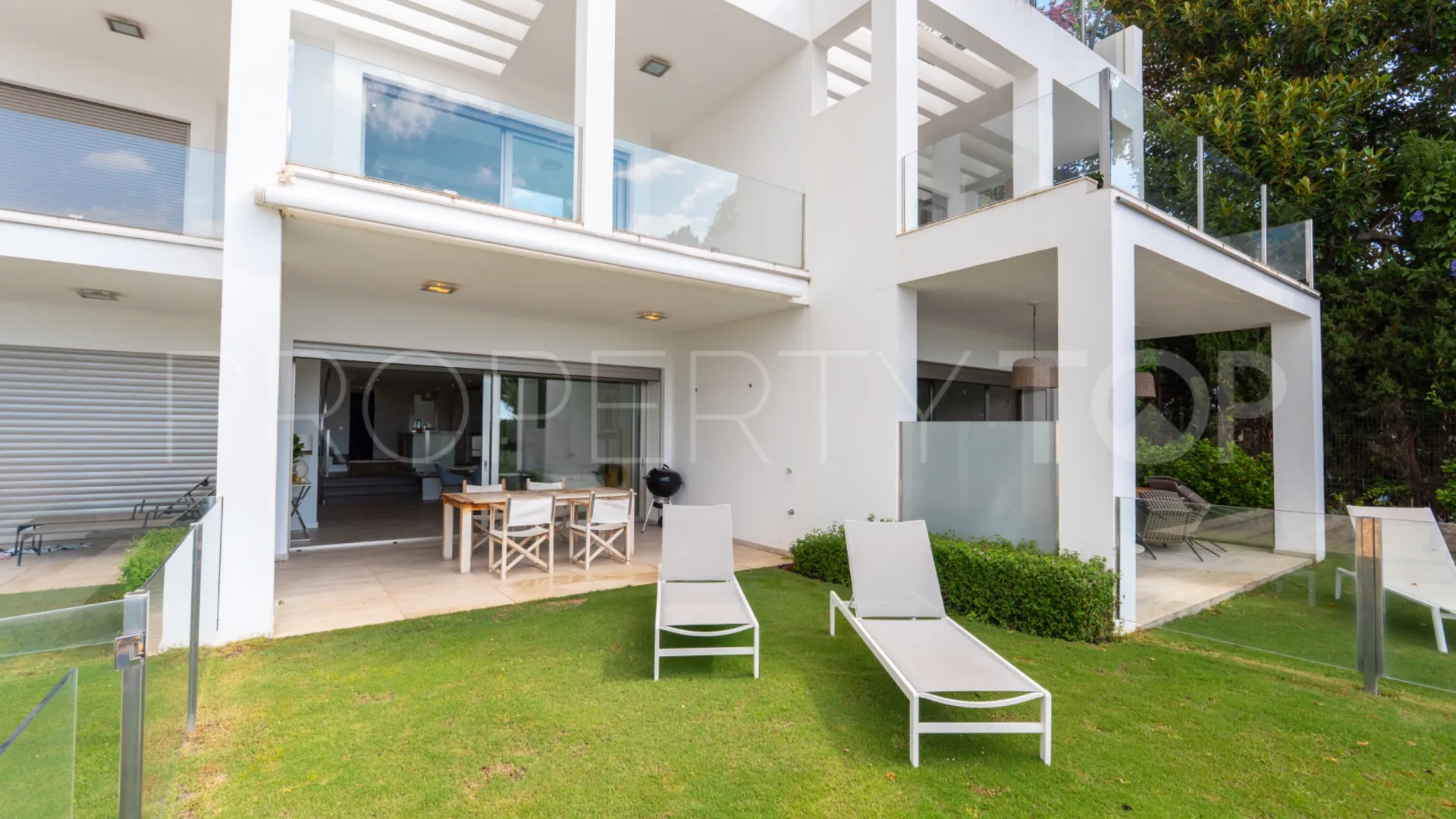 Town house in Sierra Blanca for sale