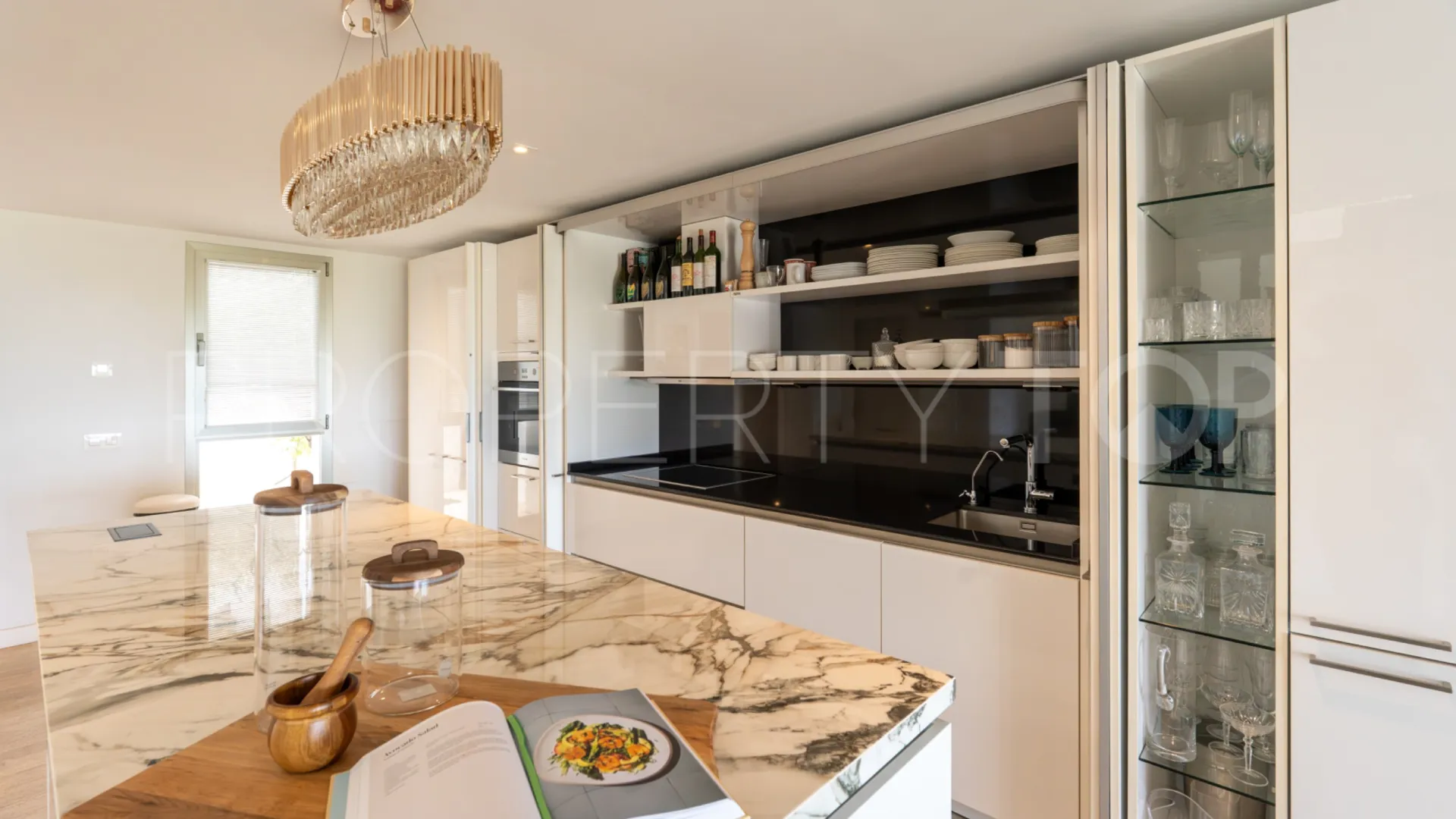 Town house in Sierra Blanca for sale
