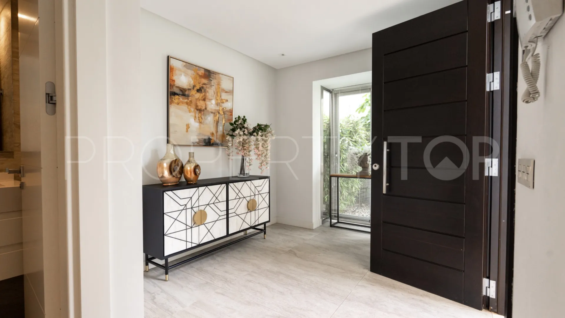 Town house in Sierra Blanca for sale