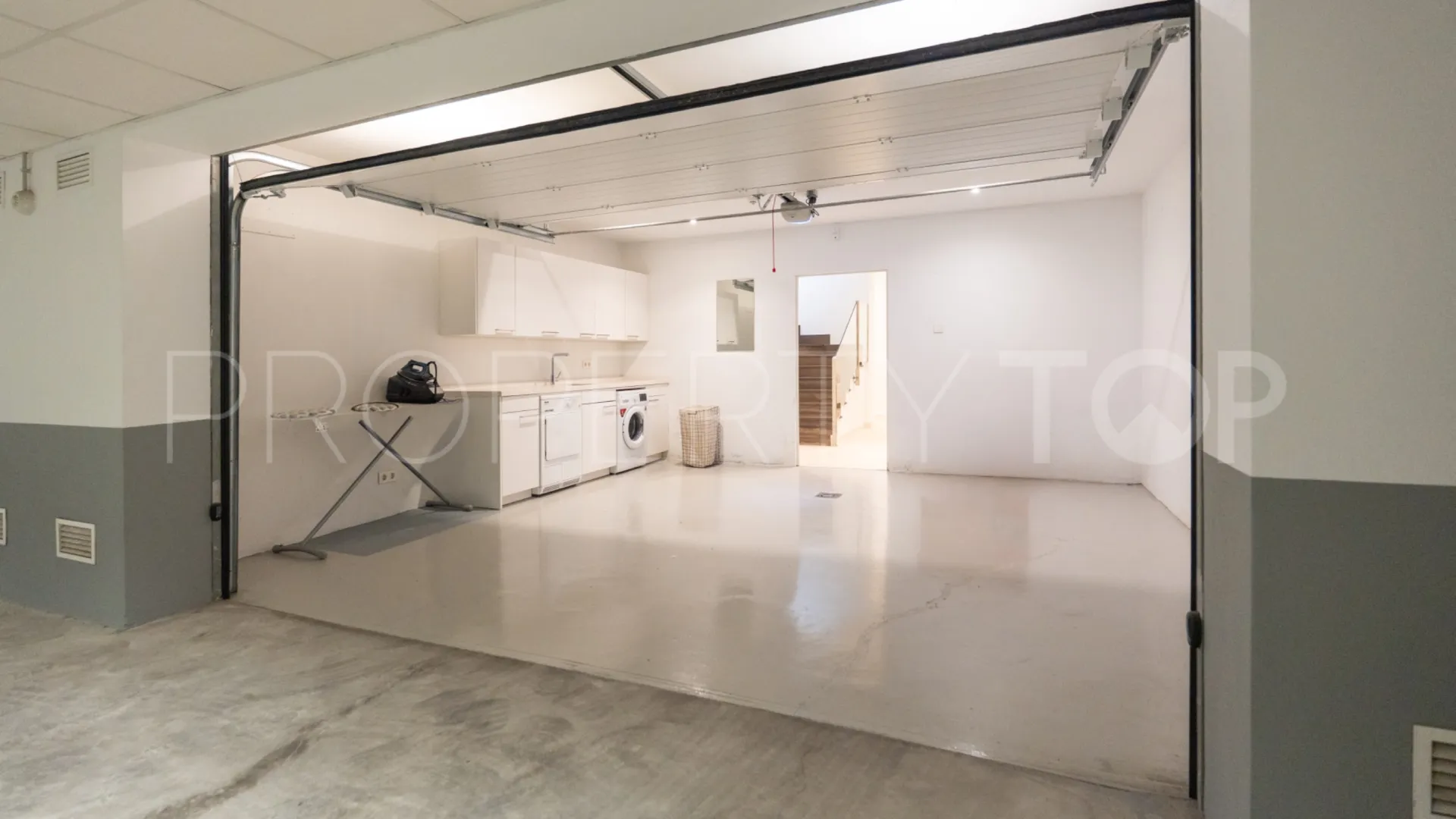 Town house in Sierra Blanca for sale