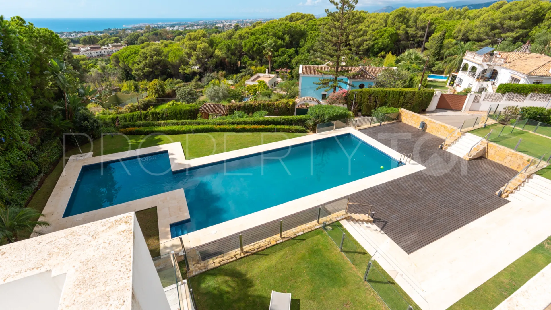 Town house in Sierra Blanca for sale