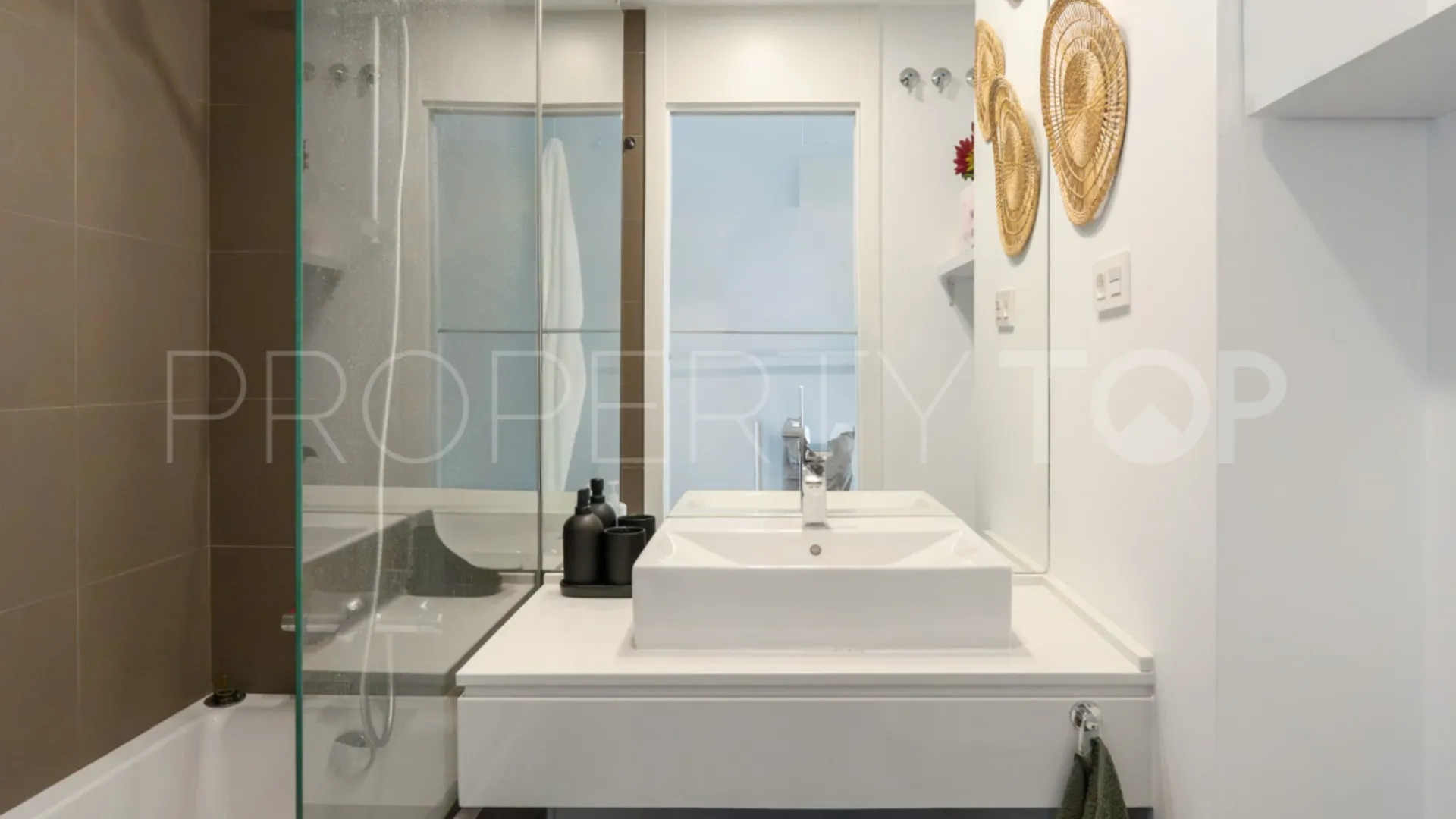 Cancelada, apartamento en venta con 3 dormitorios