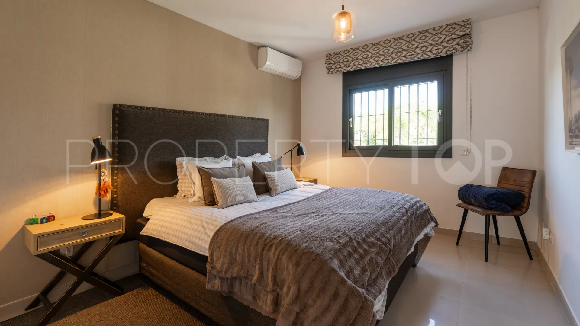 Buy 5 bedrooms villa in Parcelas del Golf