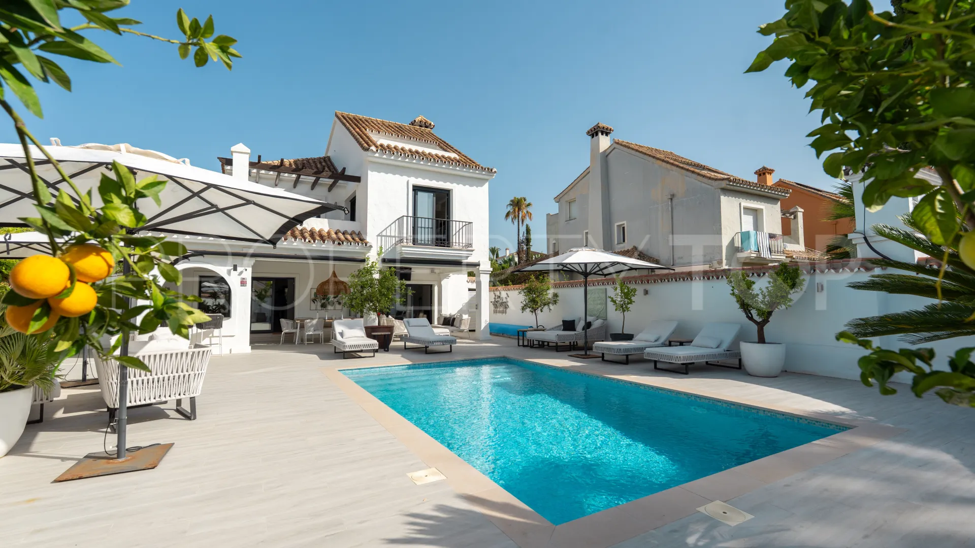 Buy 5 bedrooms villa in Parcelas del Golf