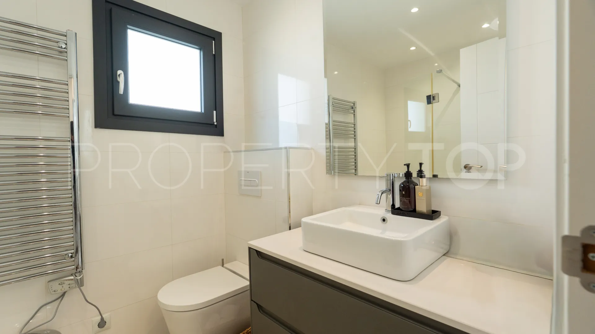 Buy 5 bedrooms villa in Parcelas del Golf