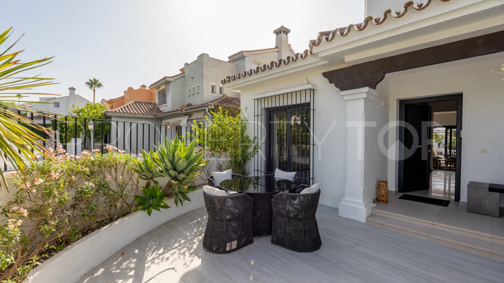 Buy 5 bedrooms villa in Parcelas del Golf