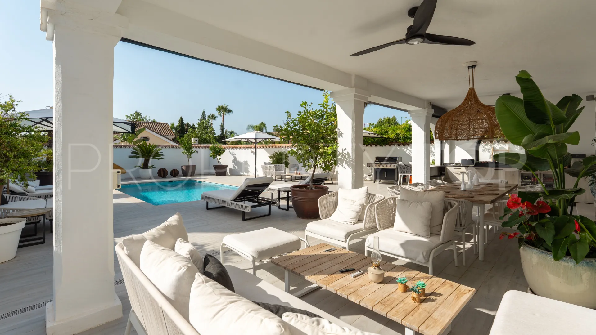 Buy 5 bedrooms villa in Parcelas del Golf