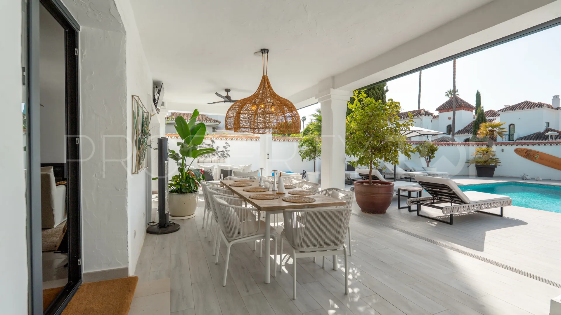 Buy 5 bedrooms villa in Parcelas del Golf