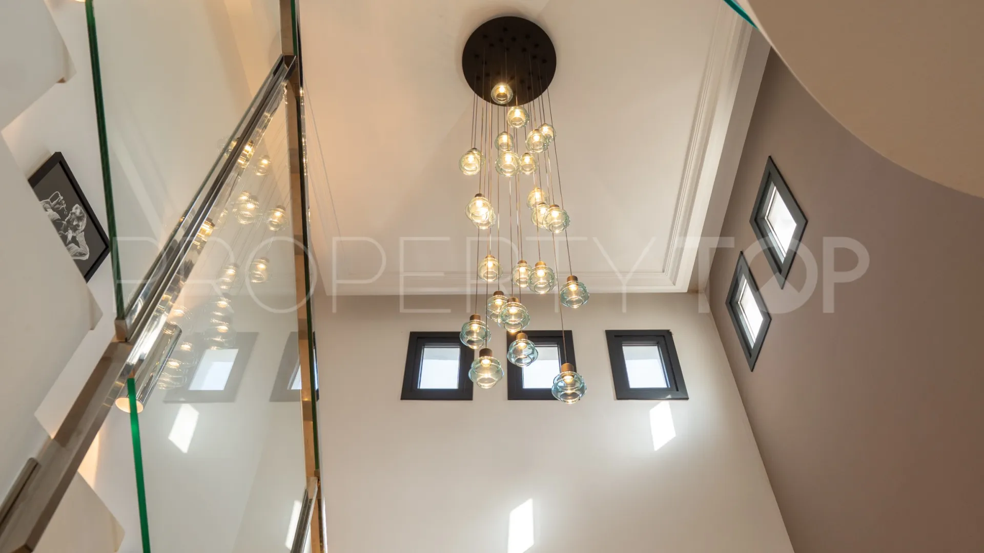 Buy 5 bedrooms villa in Parcelas del Golf