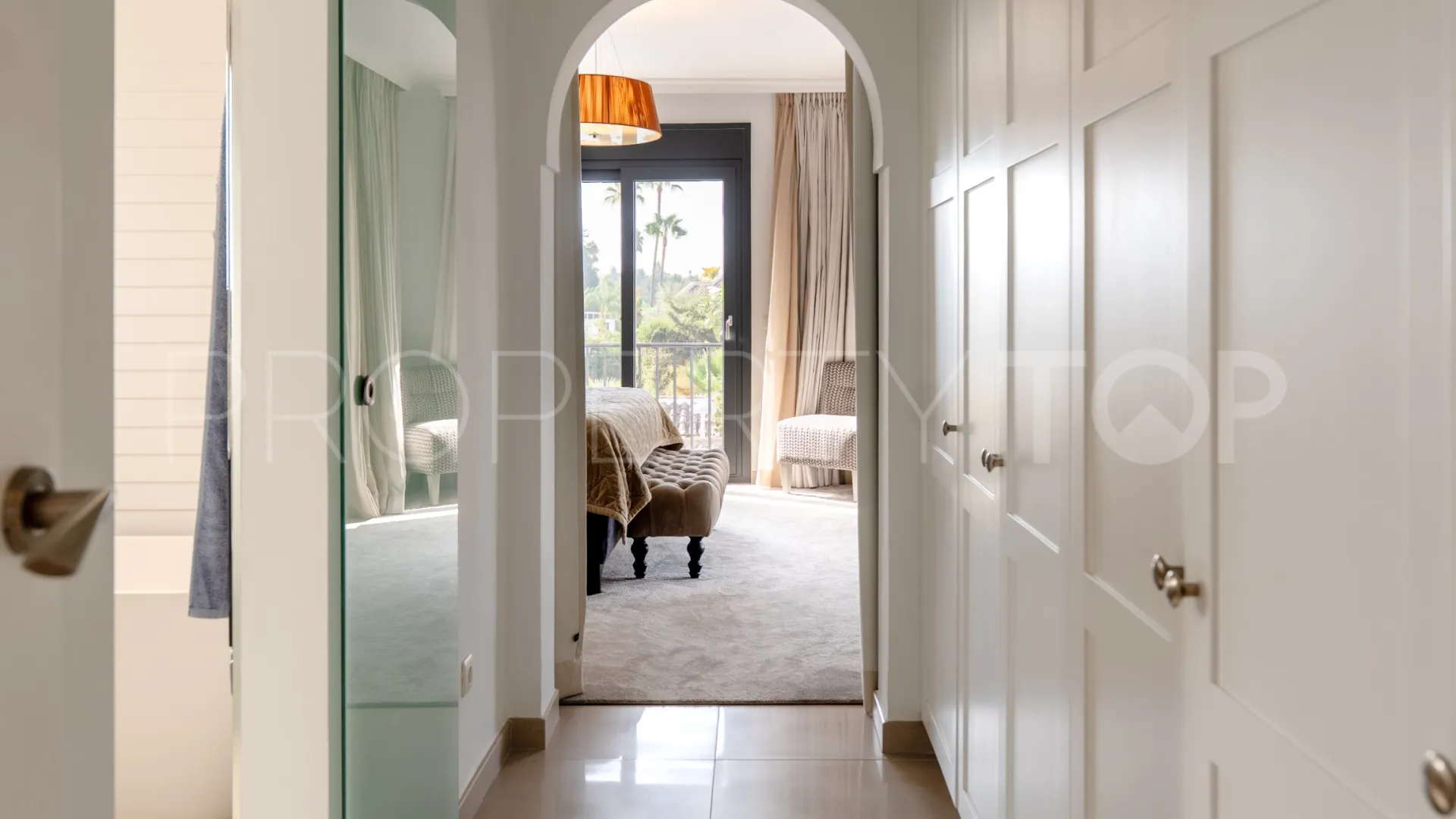Buy 5 bedrooms villa in Parcelas del Golf