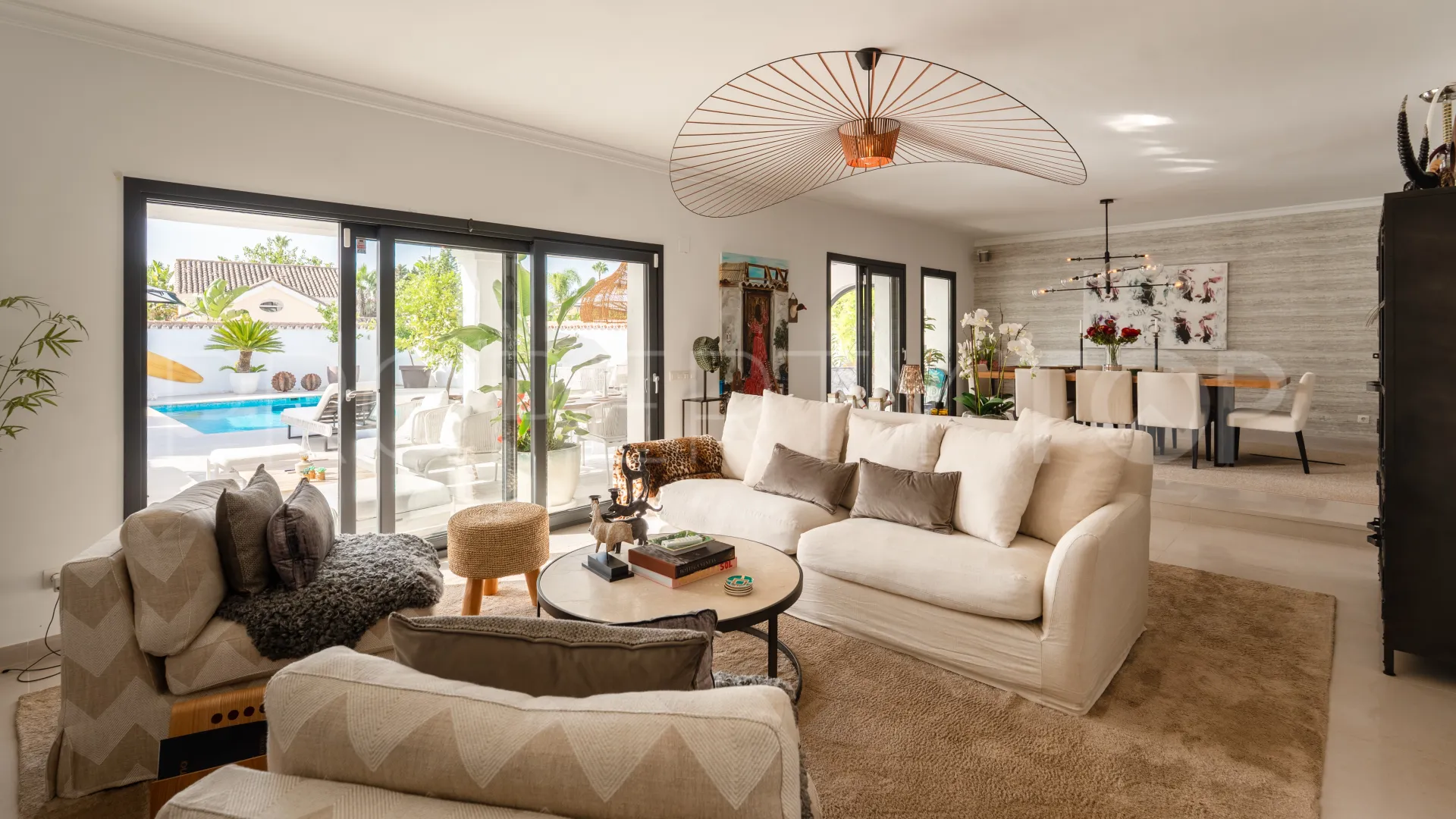 Buy 5 bedrooms villa in Parcelas del Golf