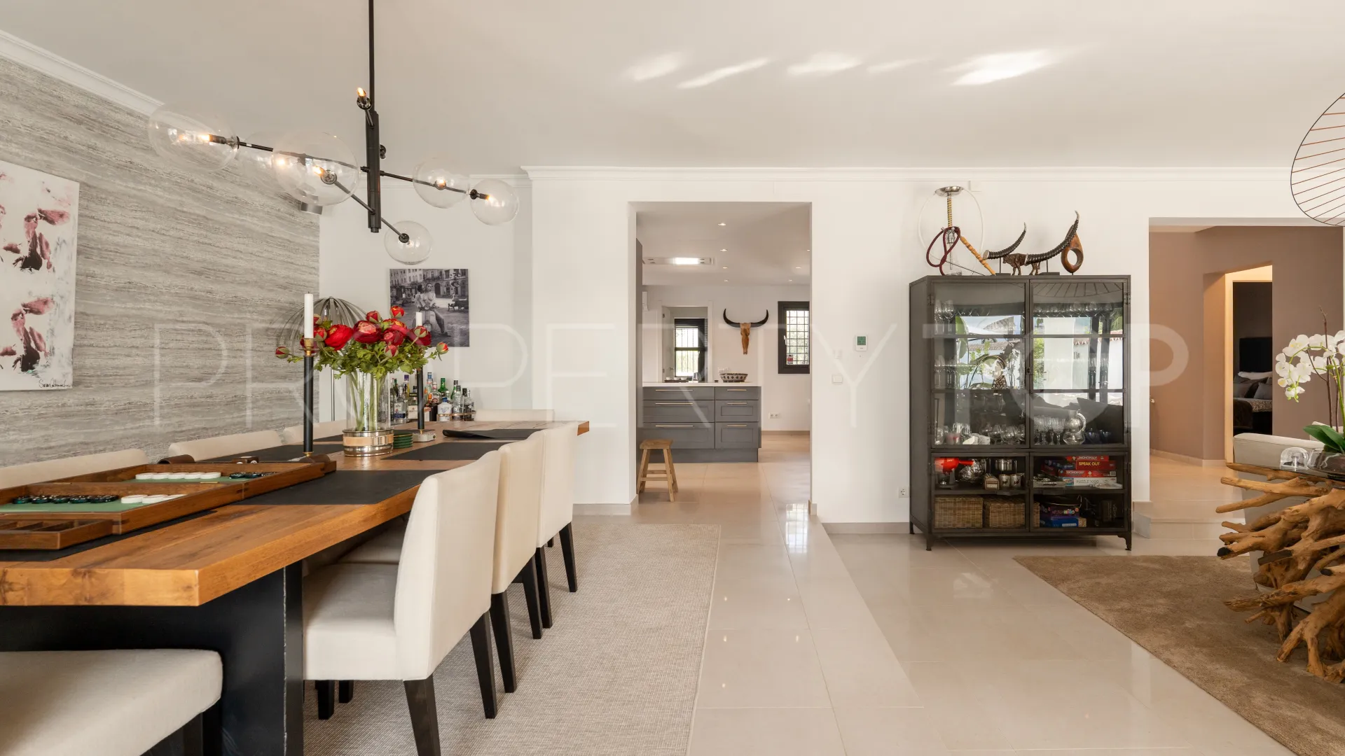 Buy 5 bedrooms villa in Parcelas del Golf
