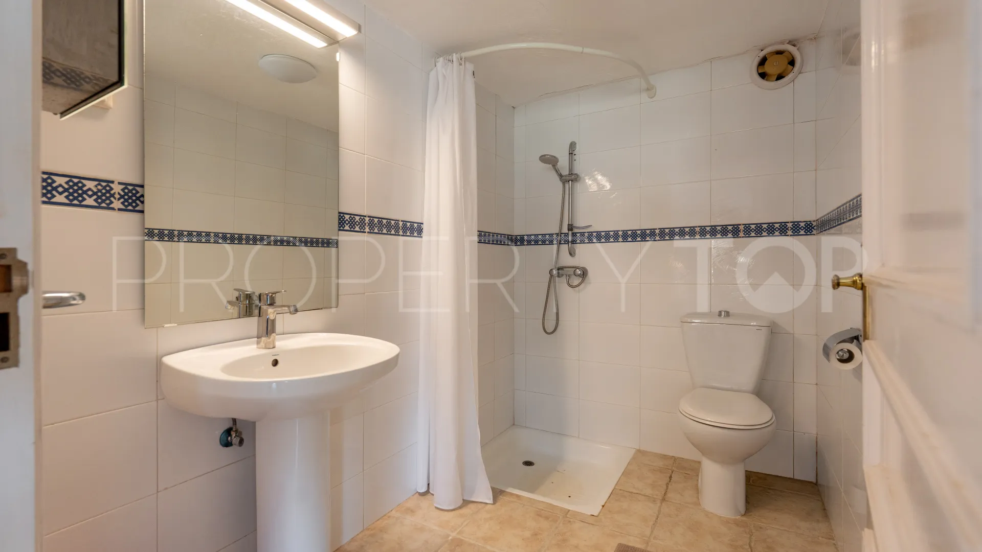 Sierrezuela, villa en venta con 6 dormitorios