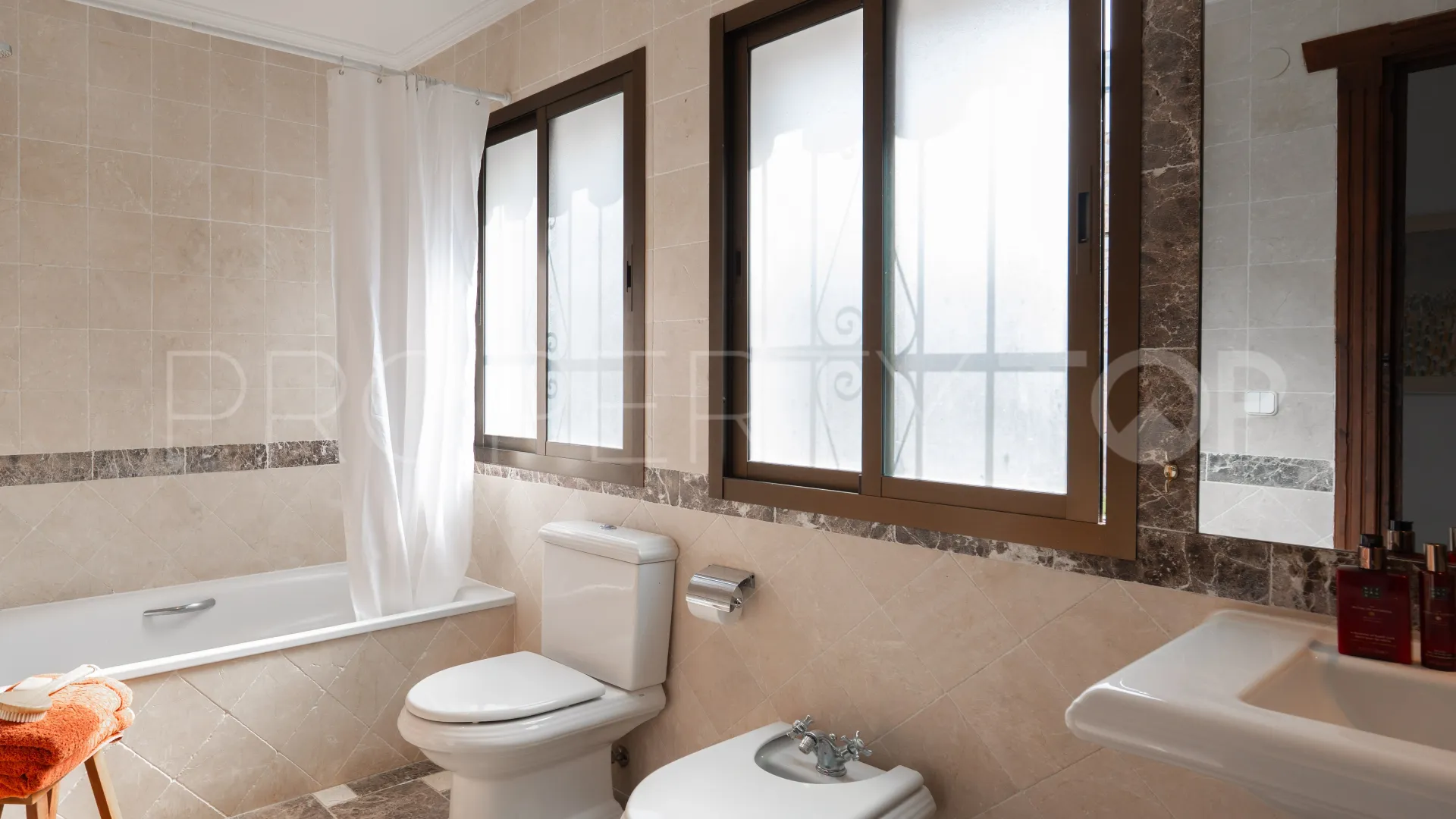 Sierrezuela, villa en venta con 6 dormitorios