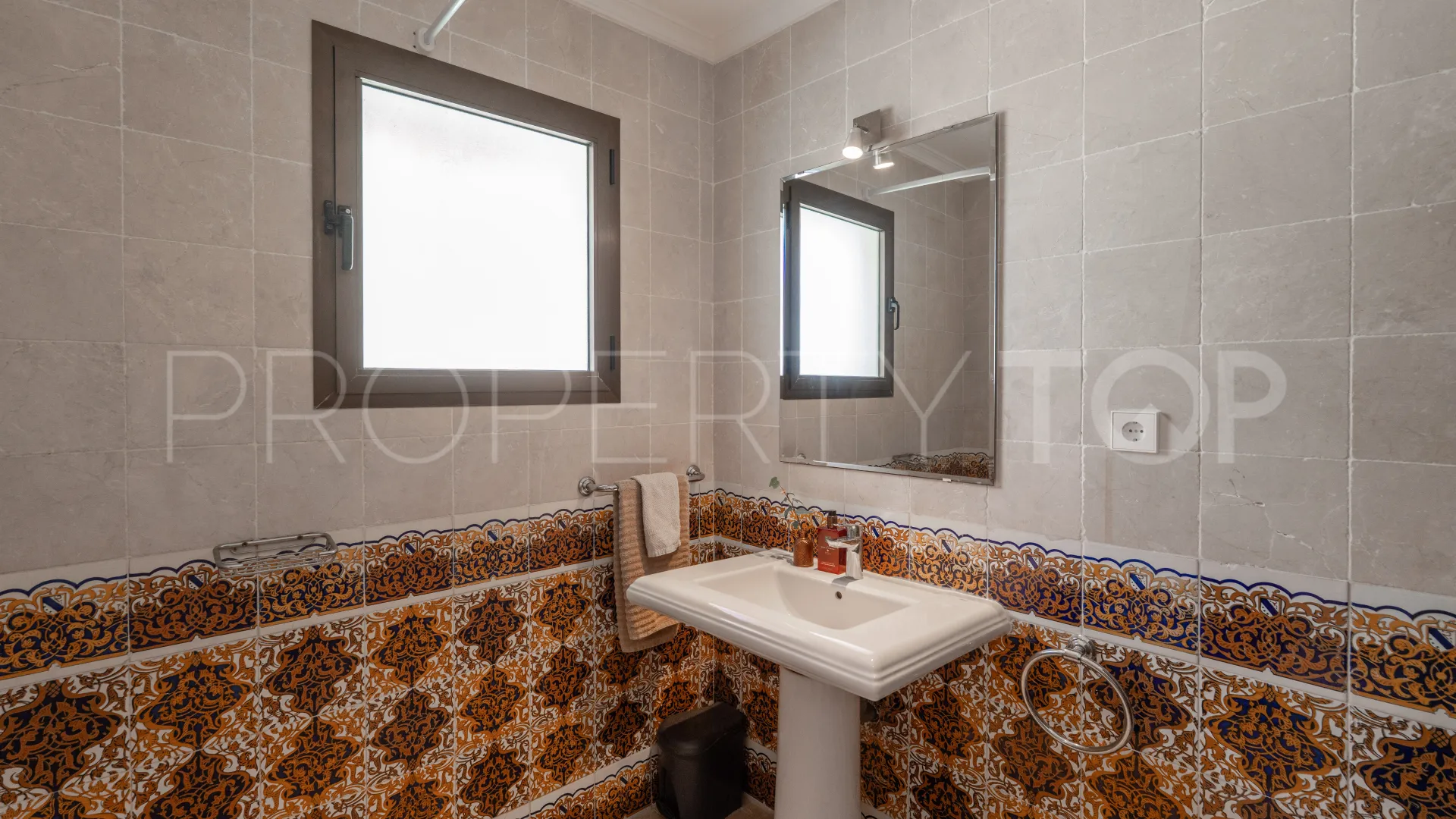 Sierrezuela, villa en venta con 6 dormitorios