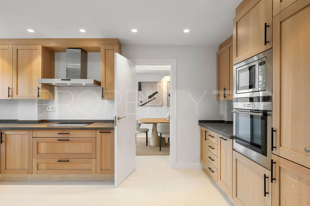 Town house for sale in Nueva Andalucia