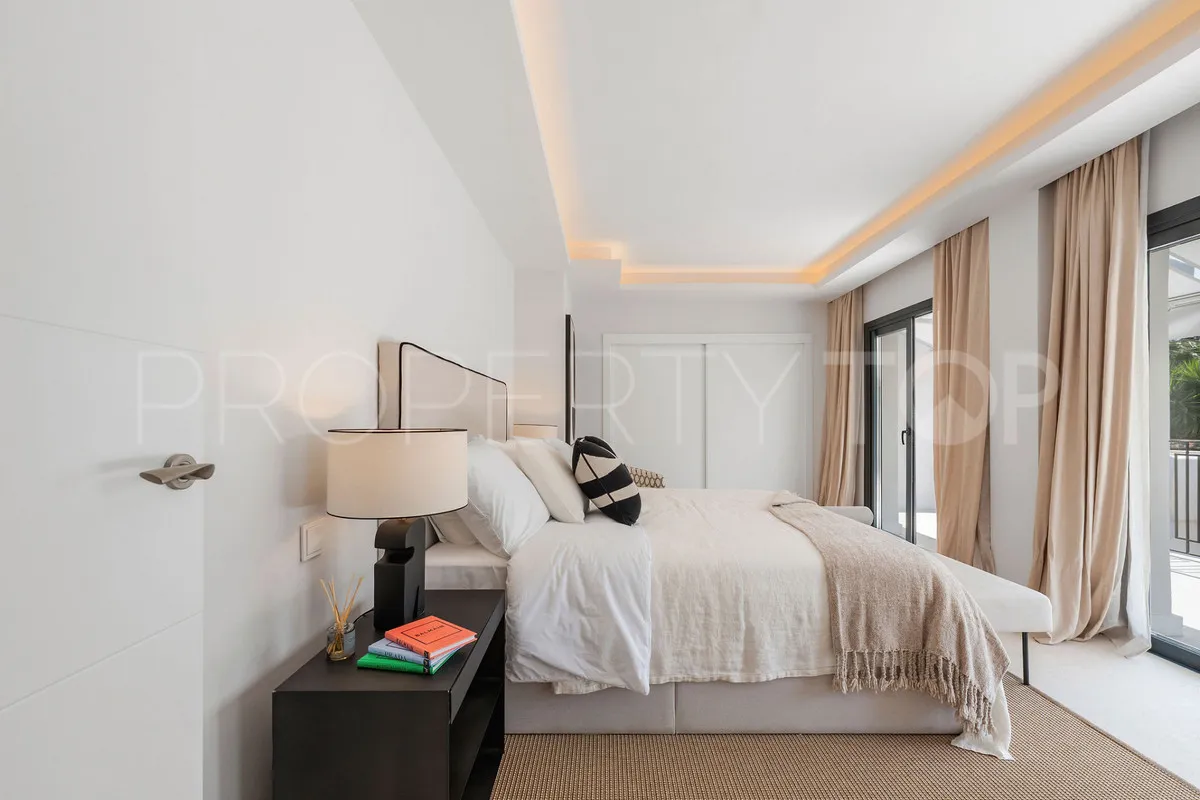 Town house for sale in Nueva Andalucia
