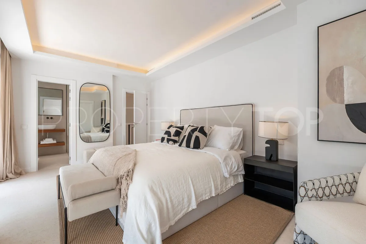 Town house for sale in Nueva Andalucia