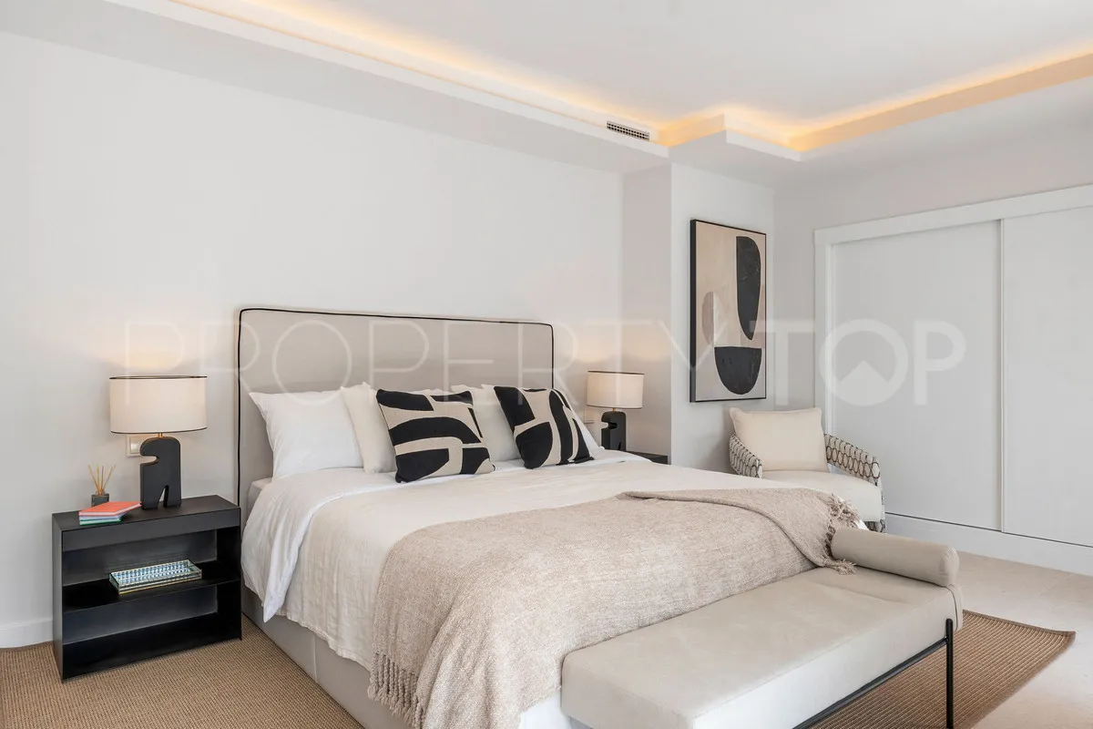 Town house for sale in Nueva Andalucia
