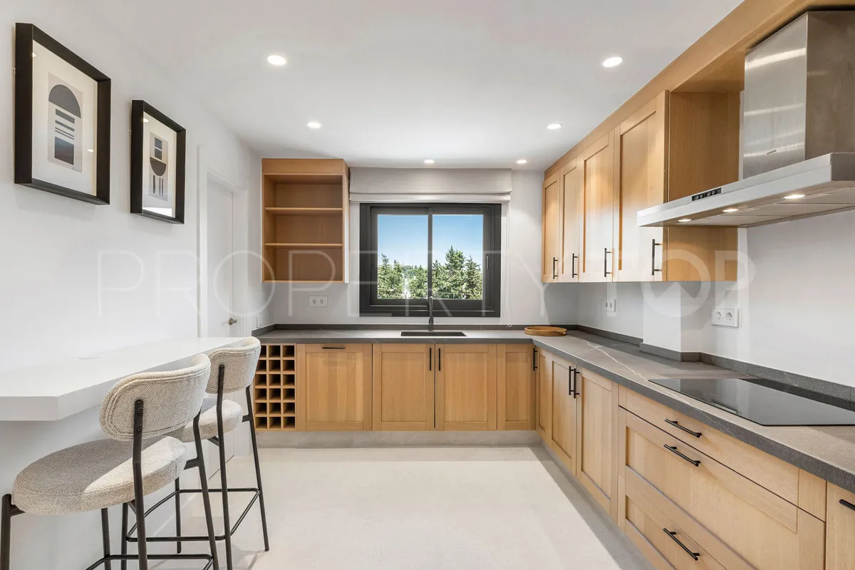 Town house for sale in Nueva Andalucia
