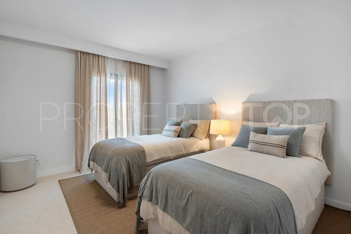 Town house for sale in Nueva Andalucia