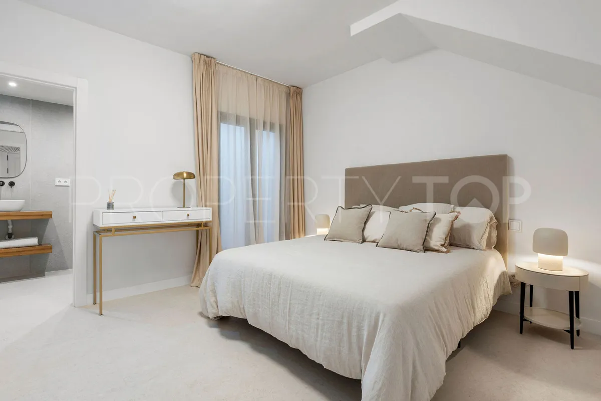 Town house for sale in Nueva Andalucia