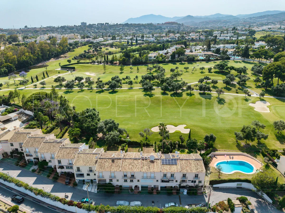 Town house for sale in Nueva Andalucia