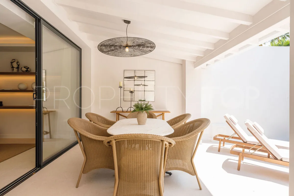 Town house for sale in Nueva Andalucia