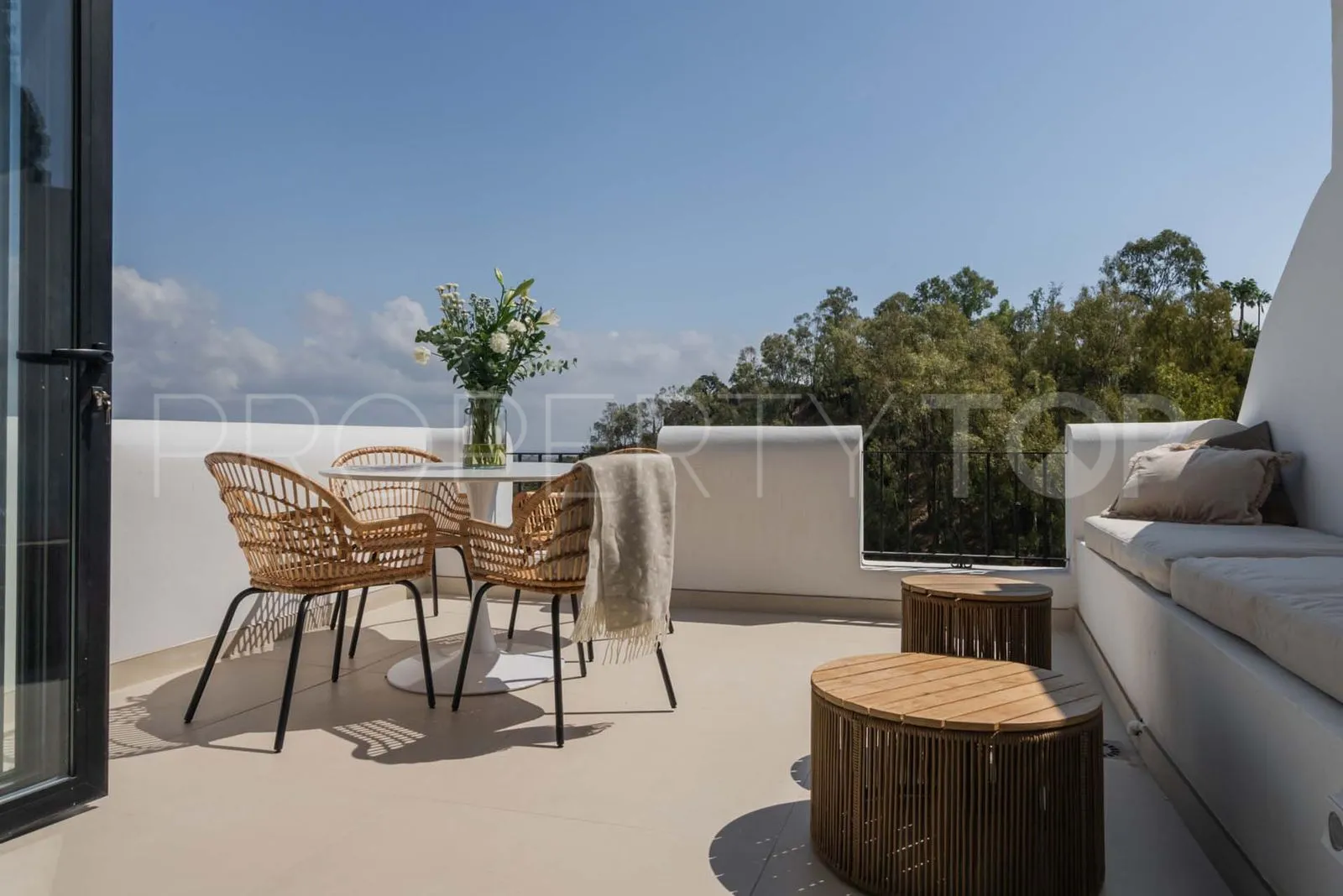 Buy apartment with 3 bedrooms in Puerto del Almendro