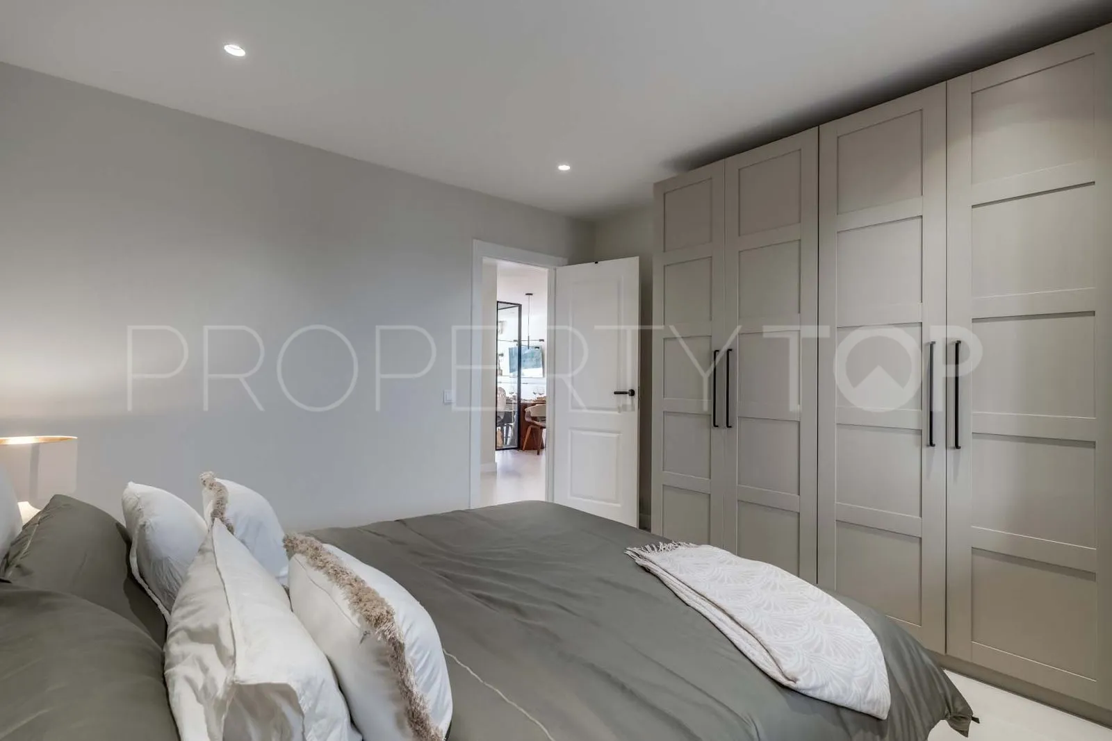 Buy apartment with 3 bedrooms in Puerto del Almendro