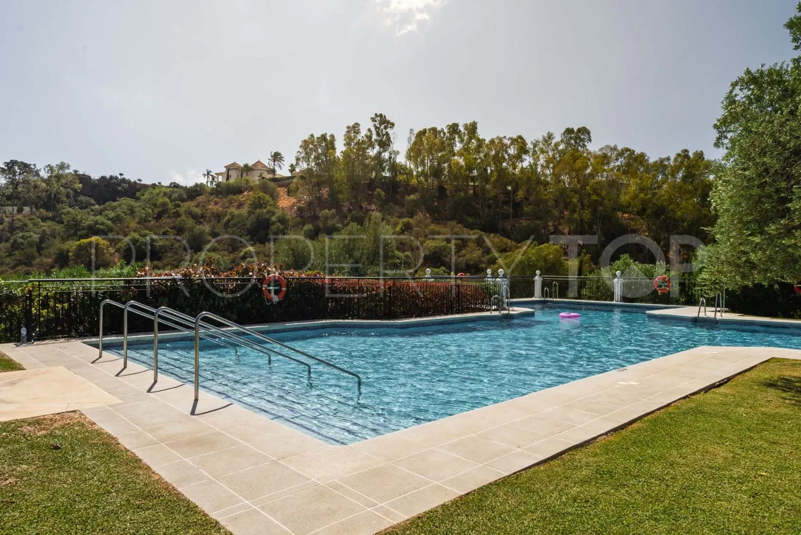 Buy apartment with 3 bedrooms in Puerto del Almendro