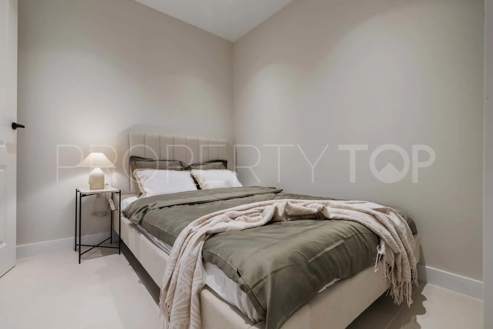 Buy apartment with 3 bedrooms in Puerto del Almendro