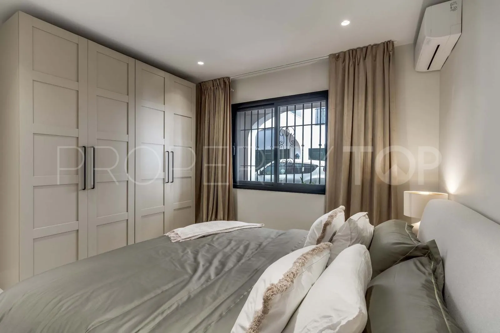 Buy apartment with 3 bedrooms in Puerto del Almendro