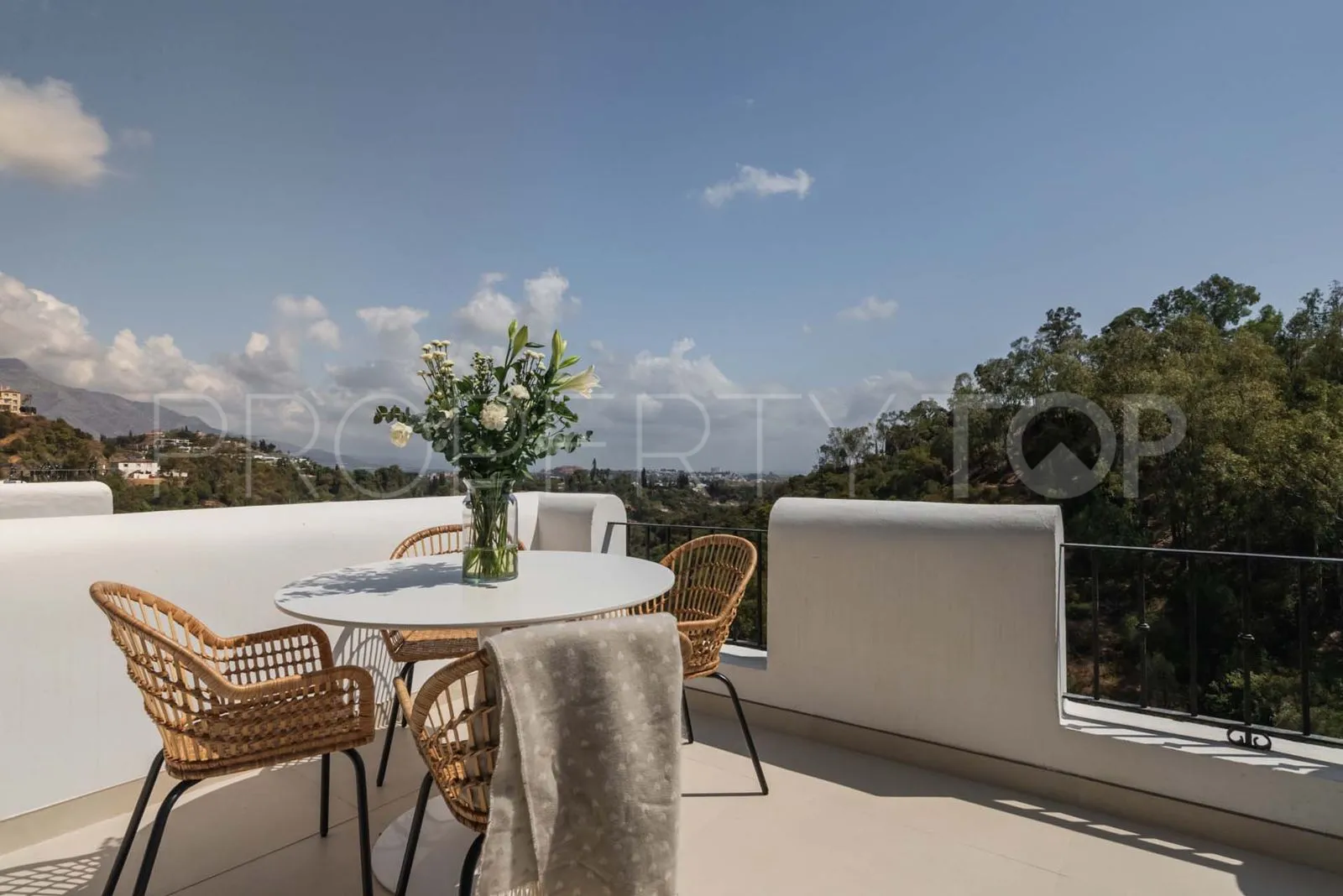 Buy apartment with 3 bedrooms in Puerto del Almendro
