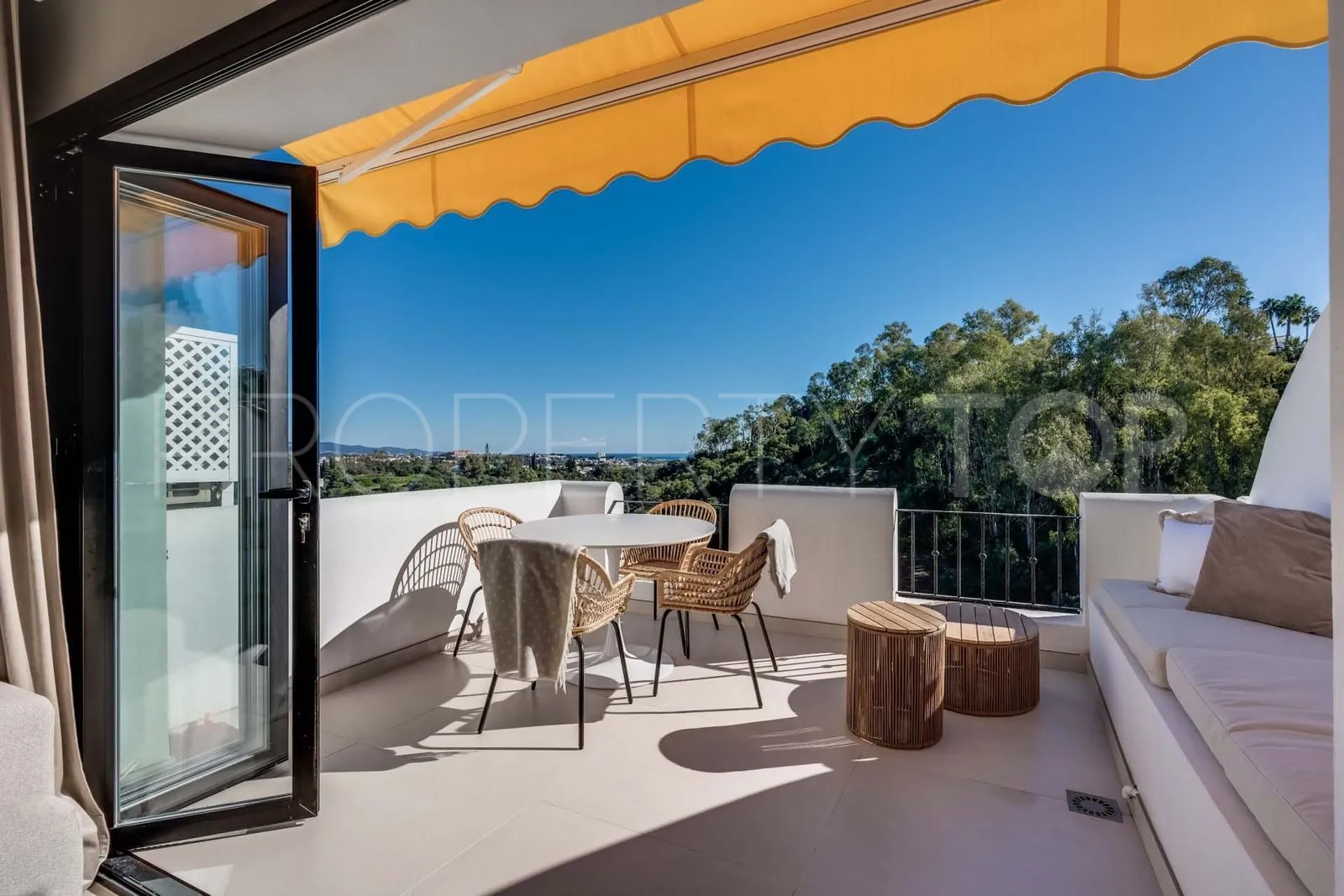 Buy apartment with 3 bedrooms in Puerto del Almendro