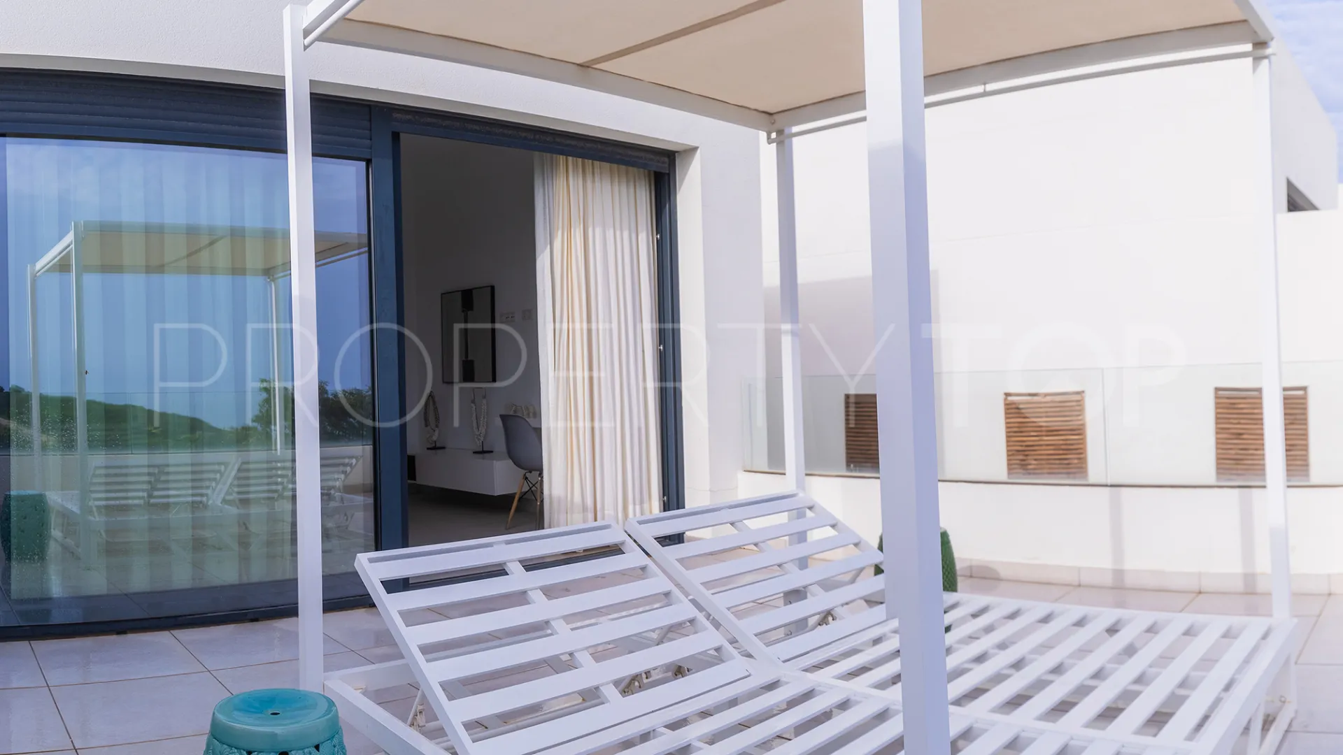 Se vende villa pareada en Finca Cortesin con 3 dormitorios