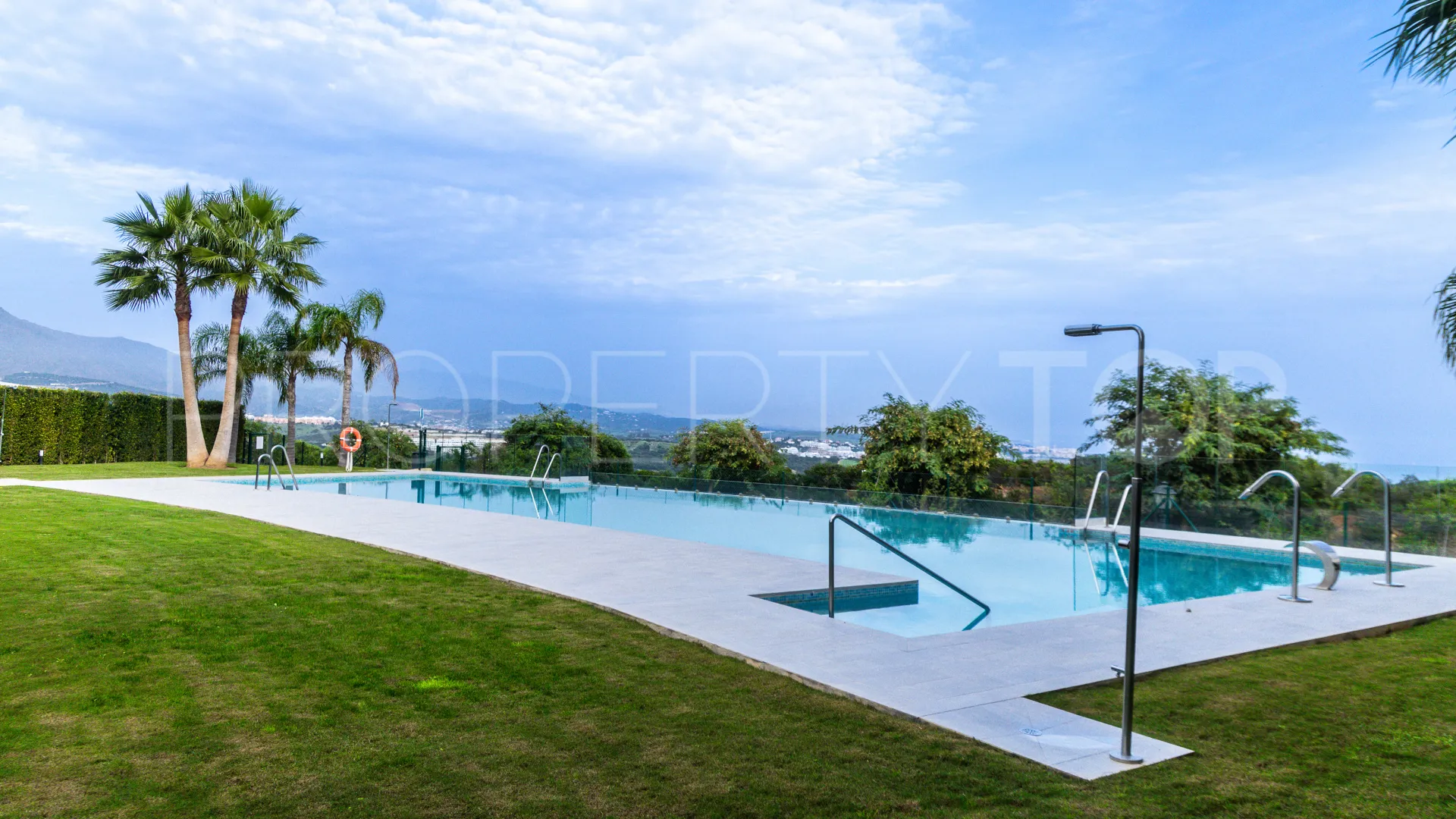Se vende villa pareada en Finca Cortesin con 3 dormitorios
