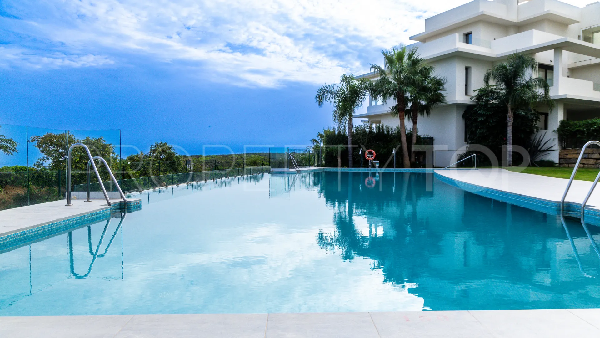 Se vende villa pareada en Finca Cortesin con 3 dormitorios